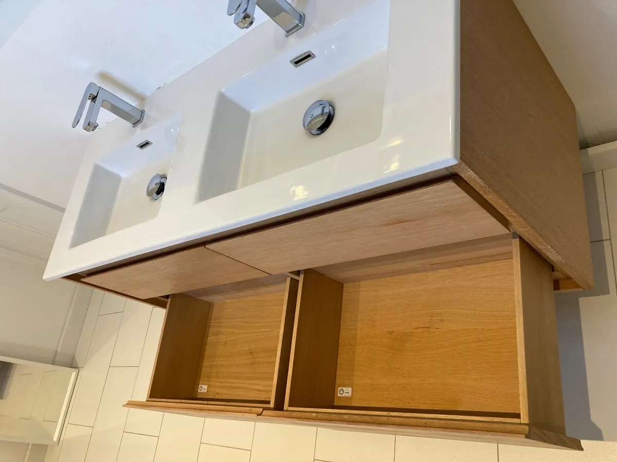 Double sink unit and mirror - Image 3