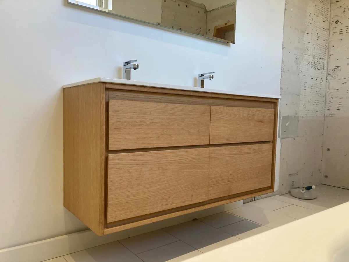 Double sink unit and mirror - Image 4