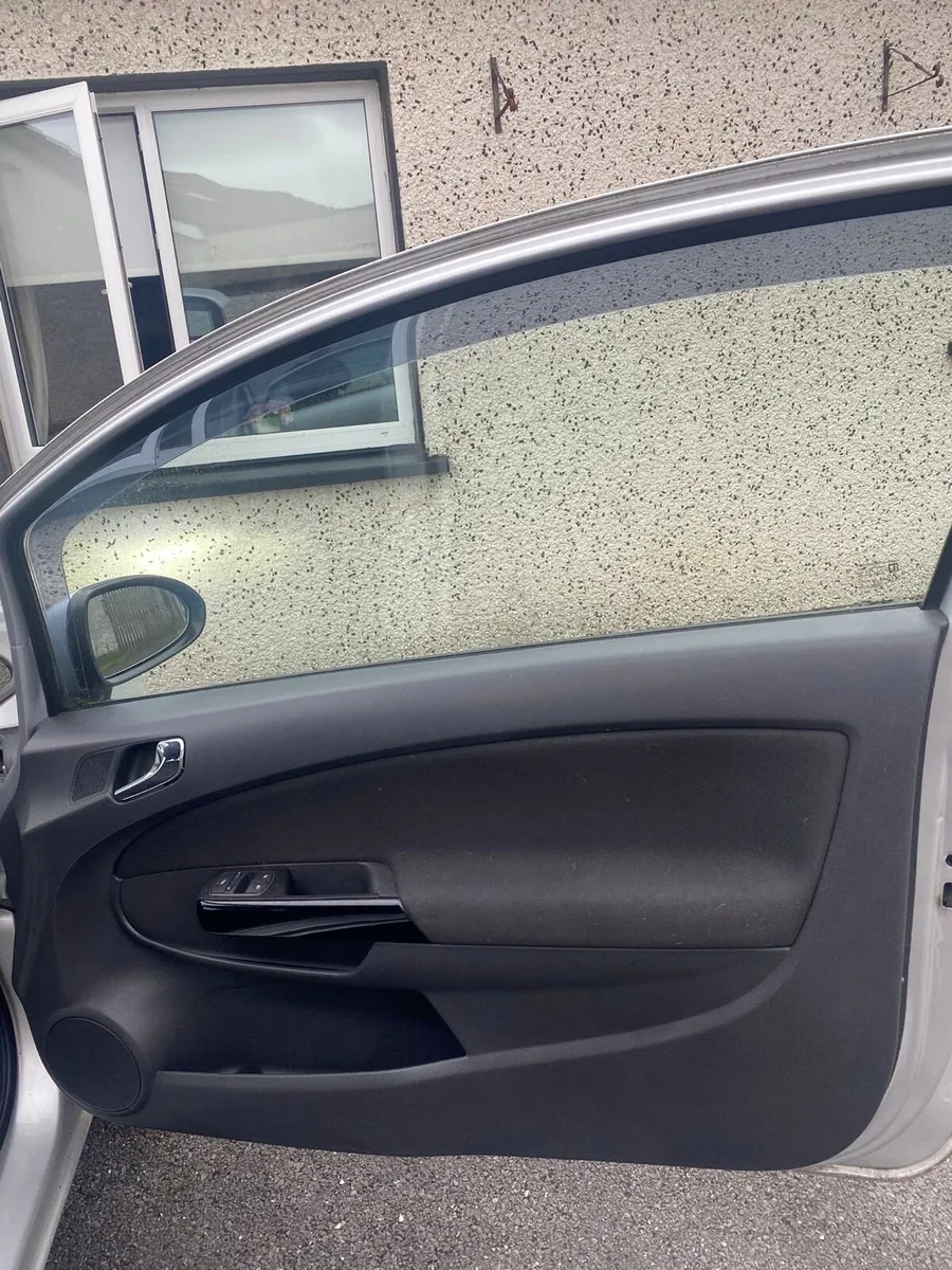 Automatic opel Corsa 2010 - Image 2