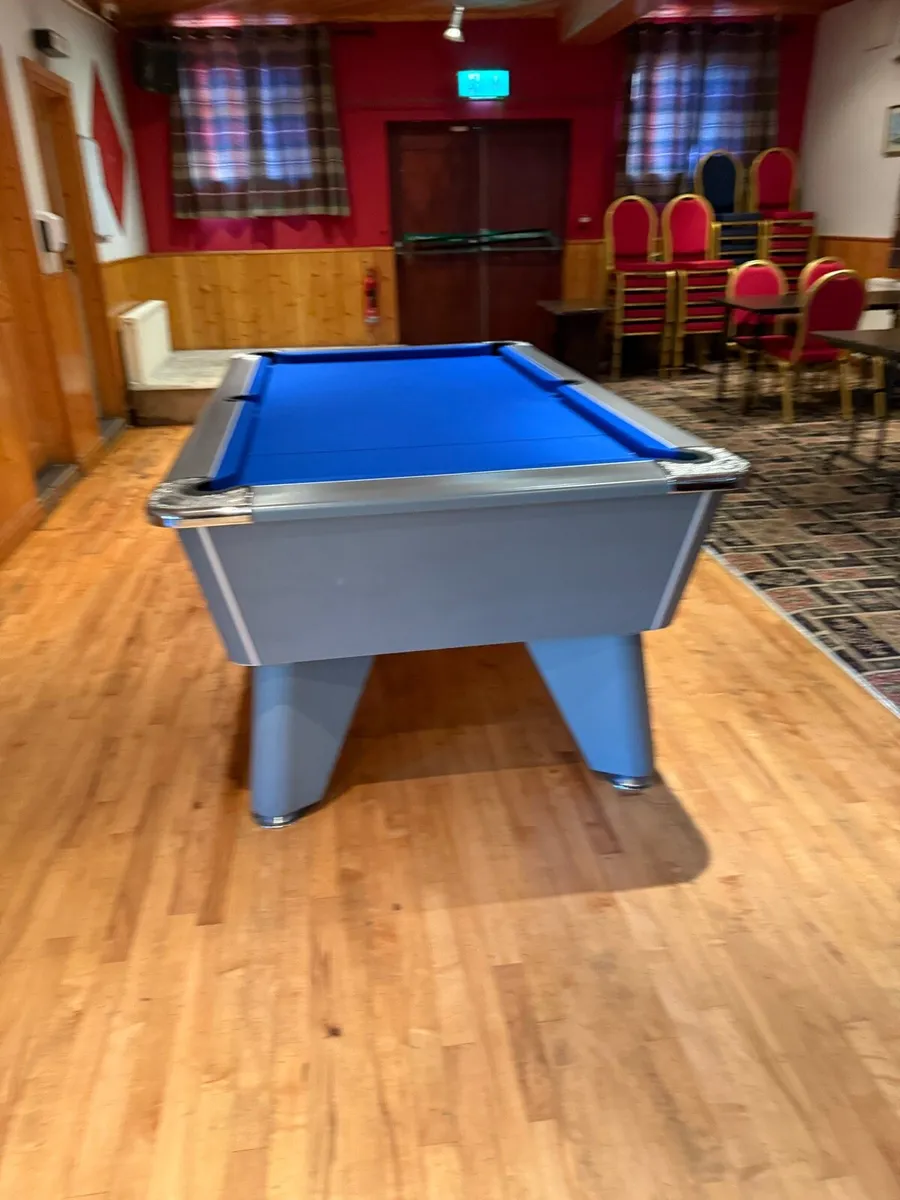 Pool table - Image 1