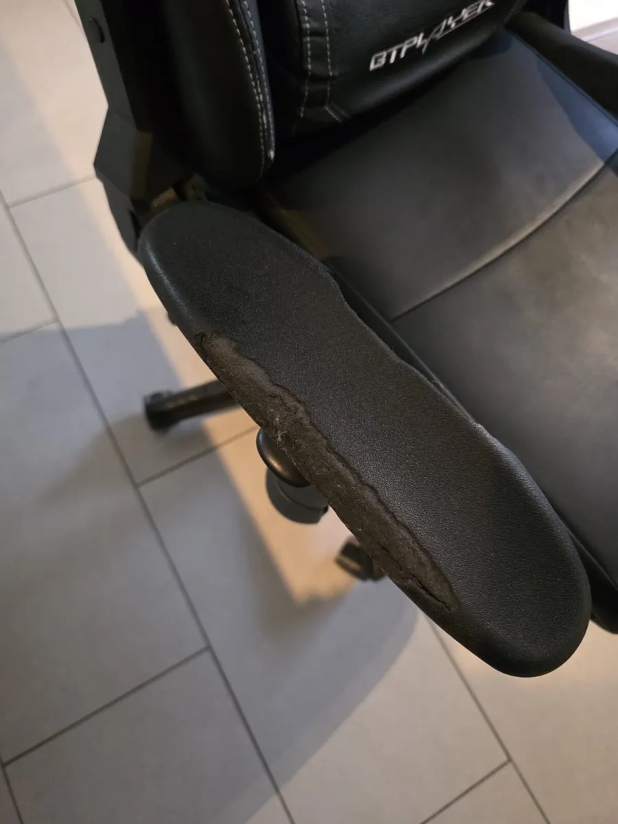 Gaming chair - Image 4