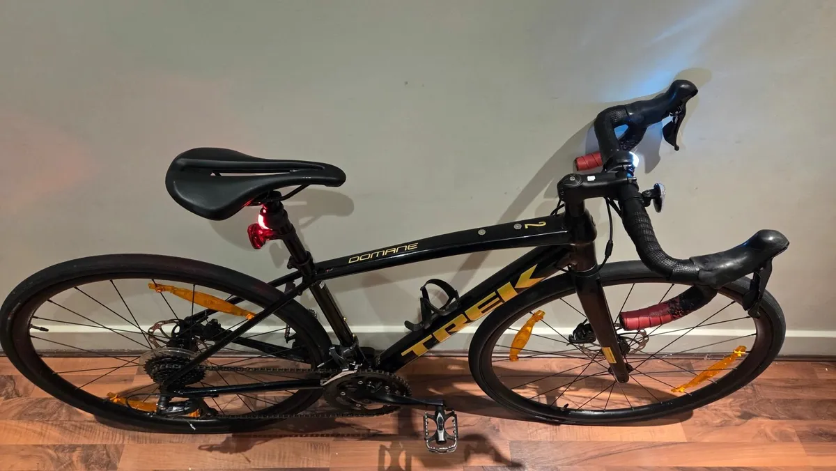 Trek Domane 2 disc road bike - Image 2