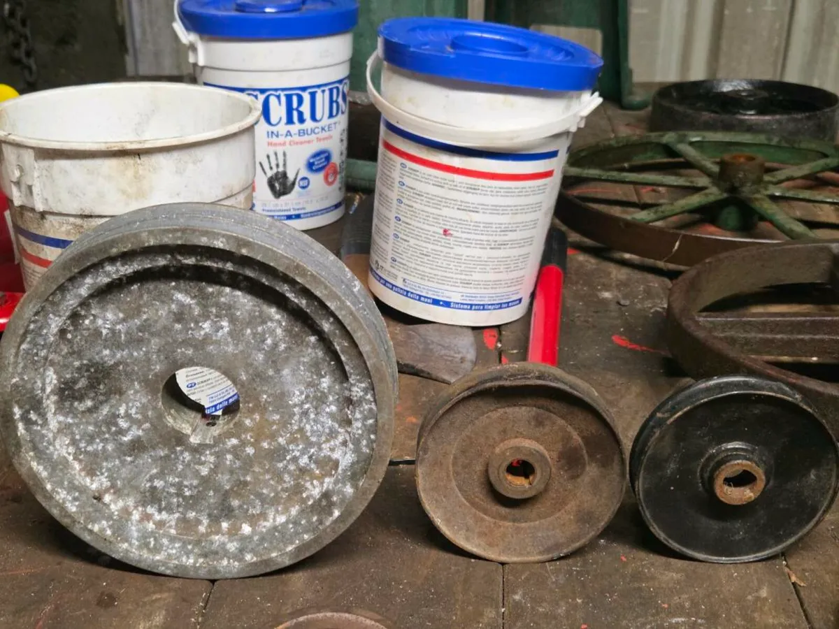 Vintage  pully  wheels - Image 4