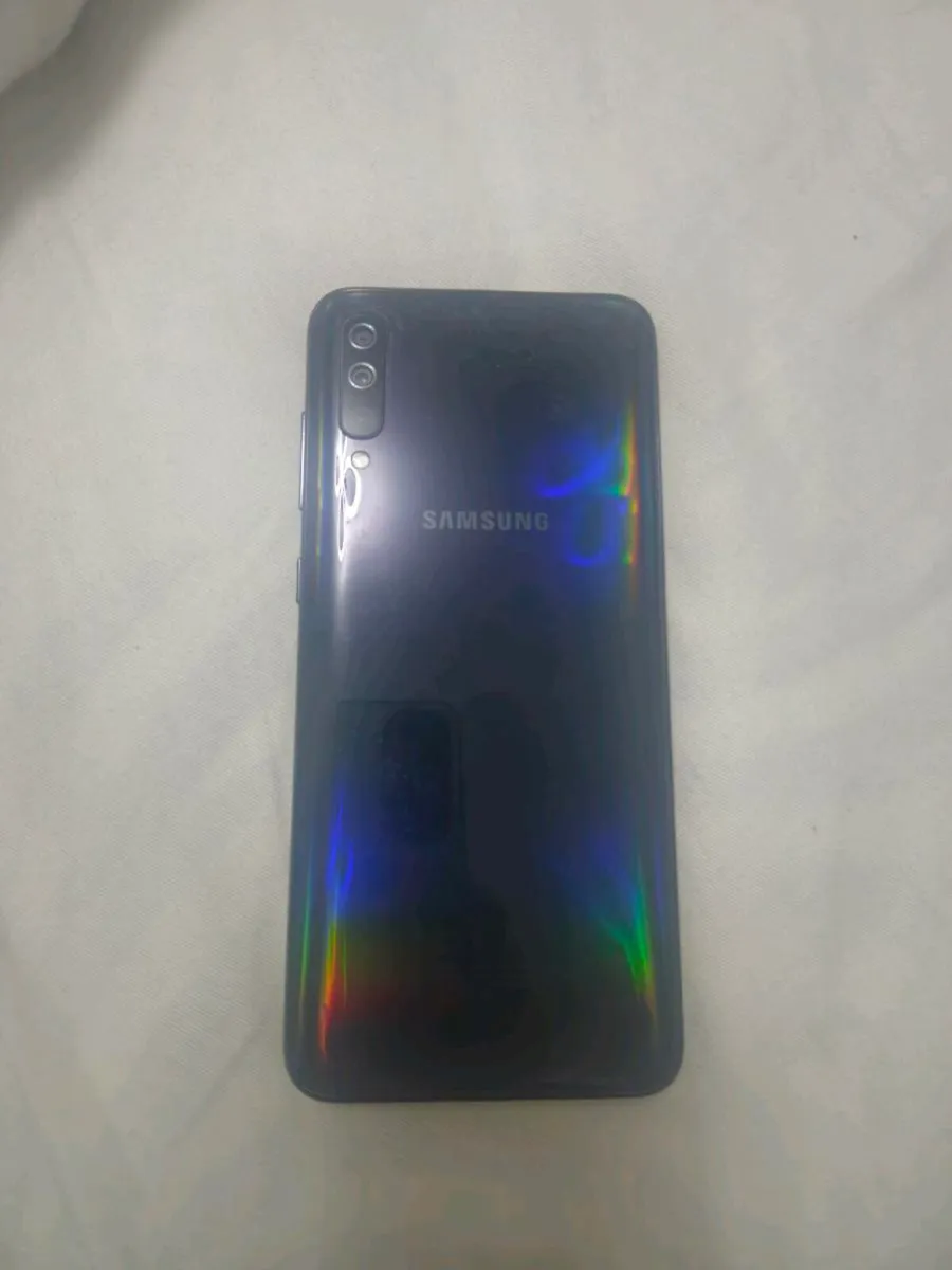Samsung Galaxy A70 - Image 2