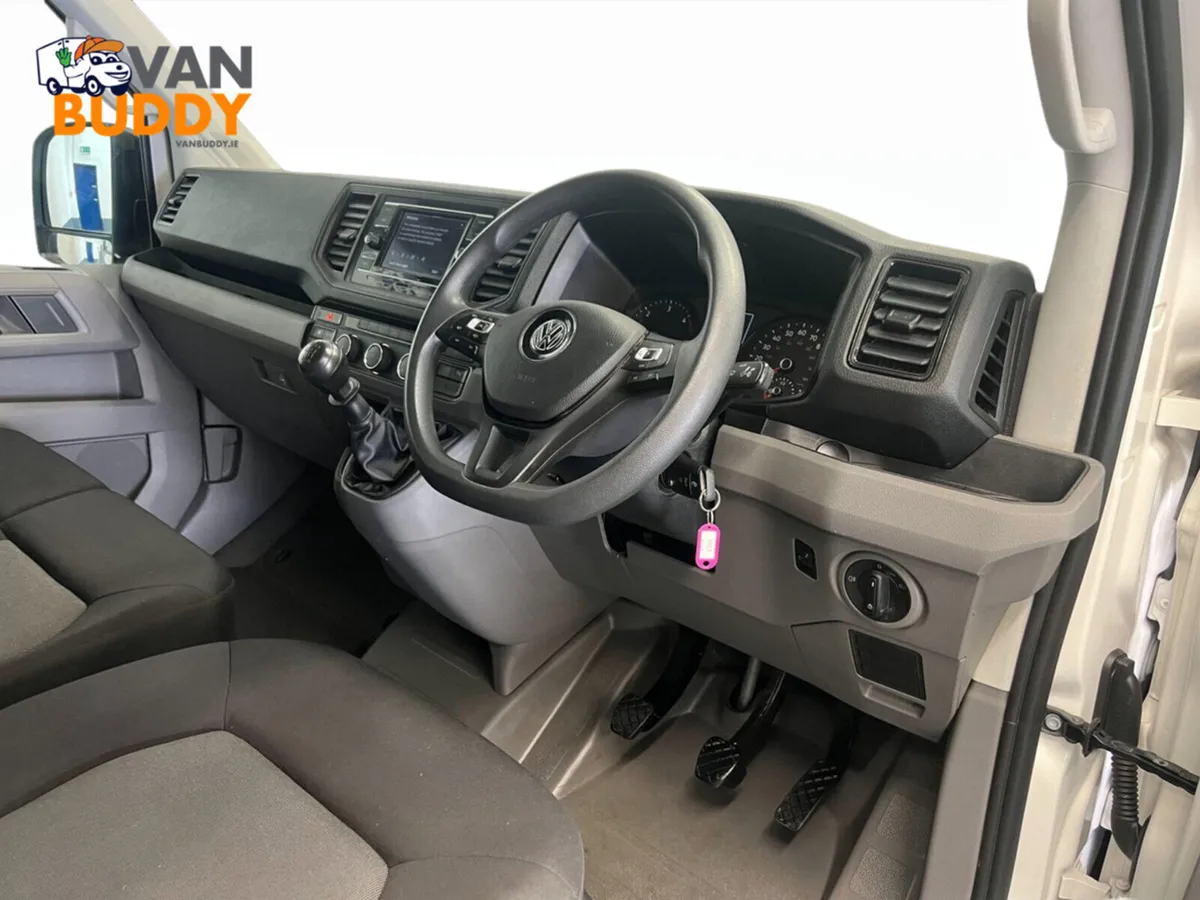 Volkswagen Crafter 2.0 TDI CR35 Panel Van - Image 2