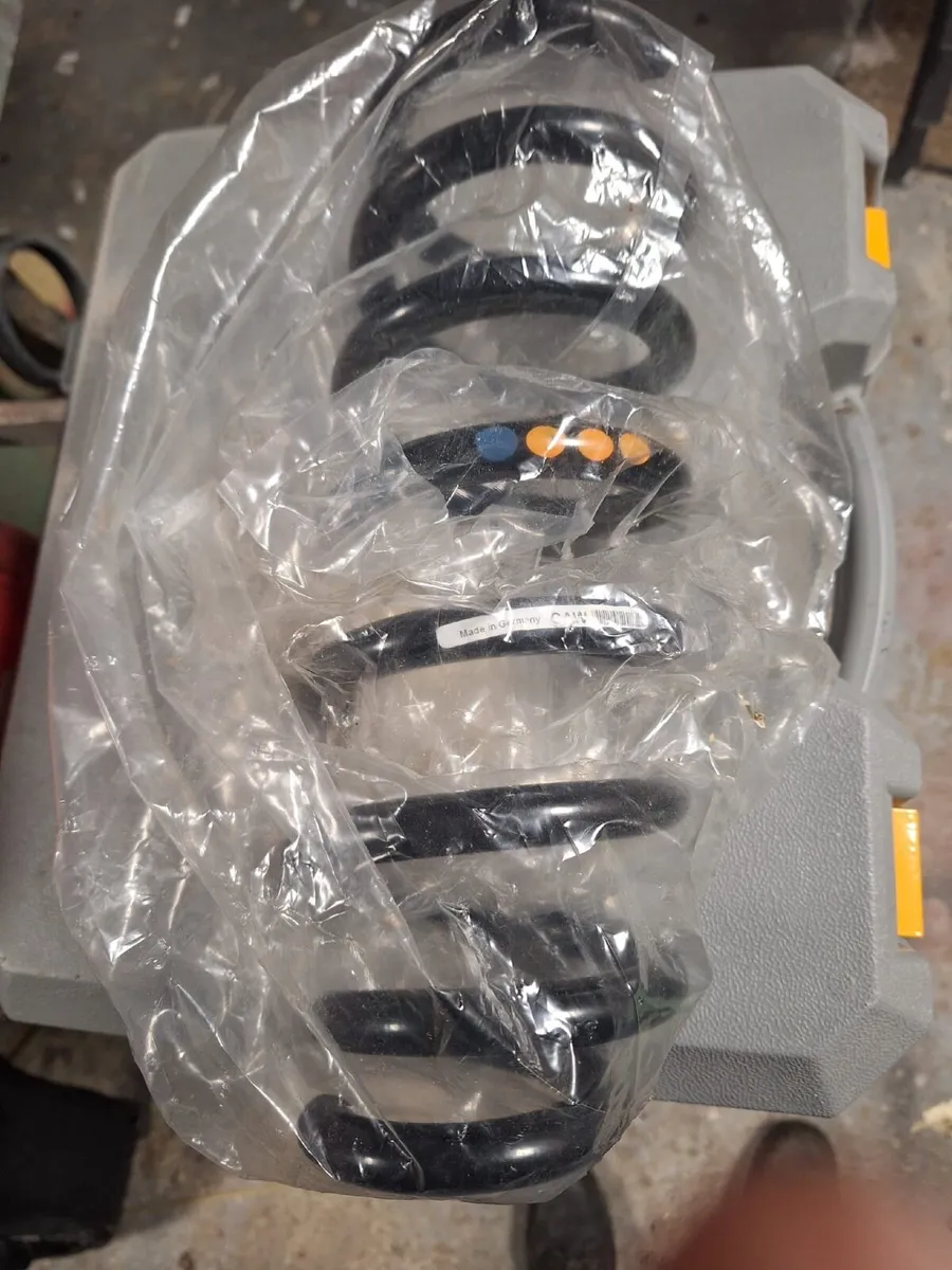 Car parts - Image 1