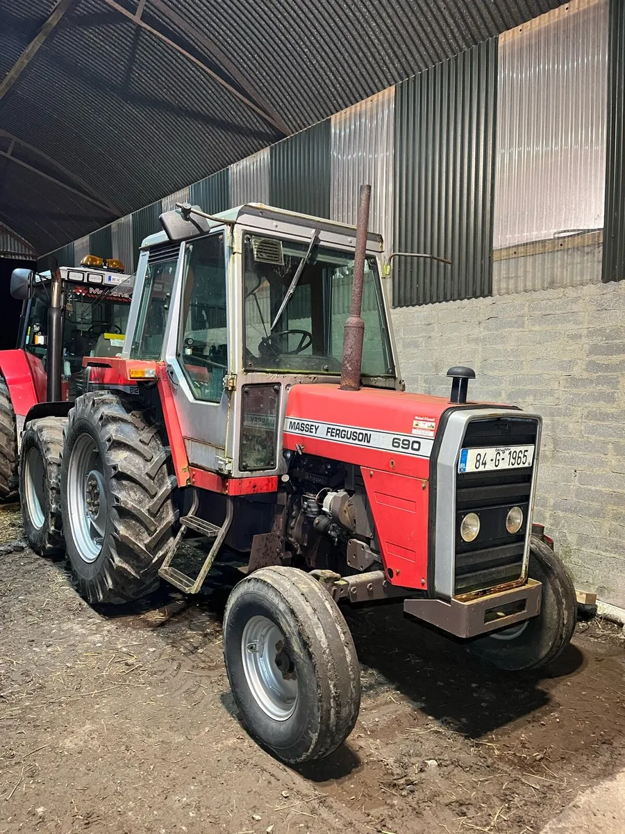 Massey Ferguson 690 - Image 1