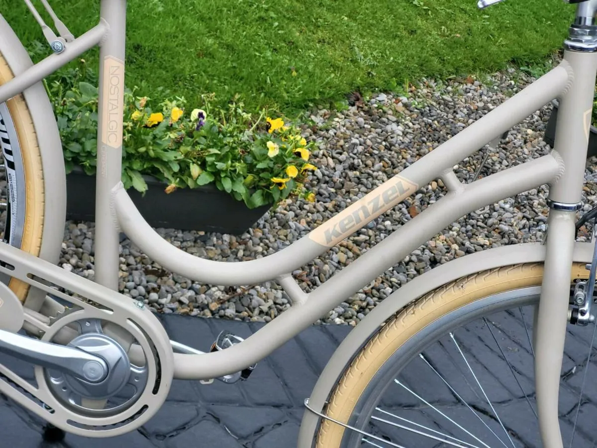 LADIES BIKE IN AS NEW CONDITION USED 4 OR 5 TIMES - Image 4