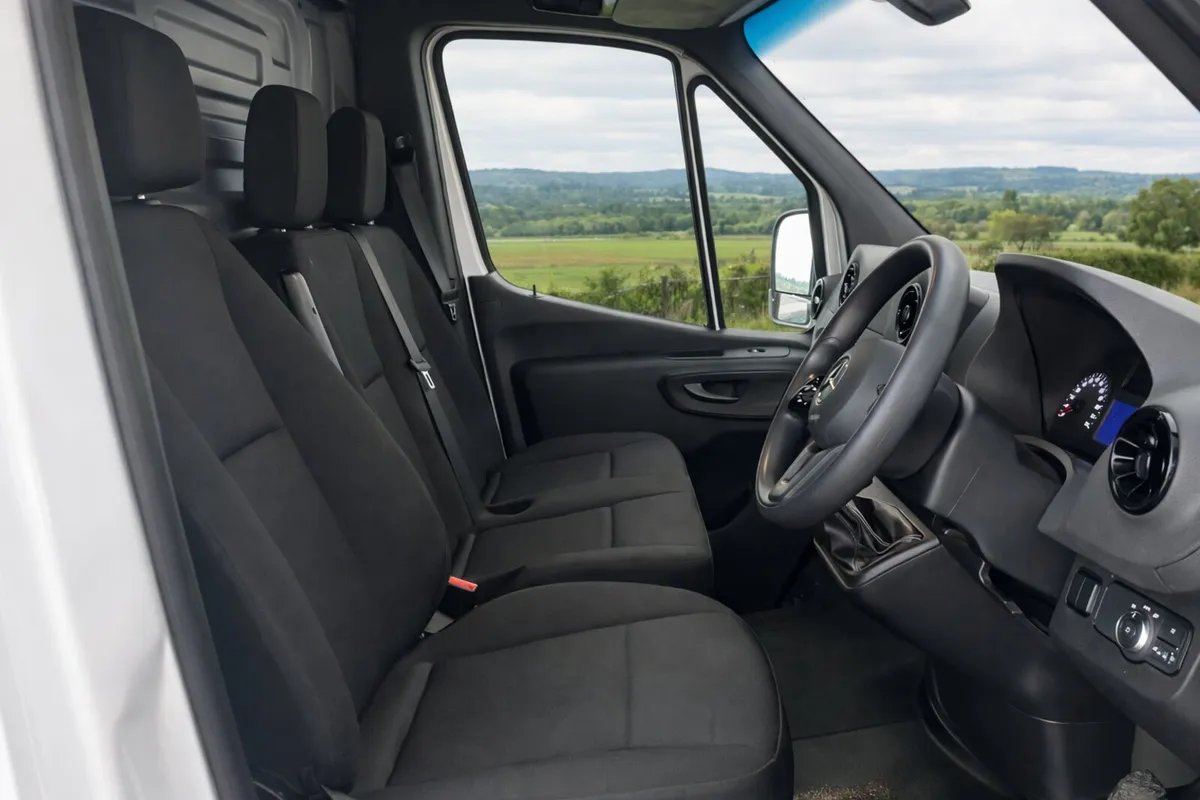 Mercedes-Benz Sprinter 3.5t L3H2 Progressive – RWD - Image 3