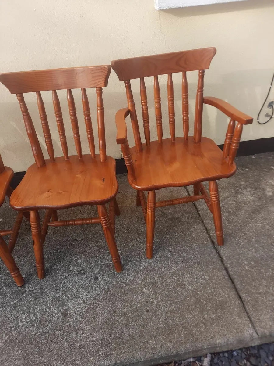 Kitchen table and chairs - Image 4