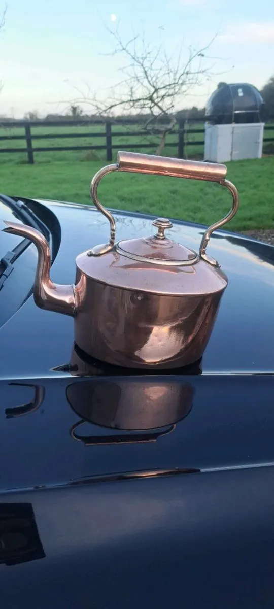 Old copper kettle - Image 1