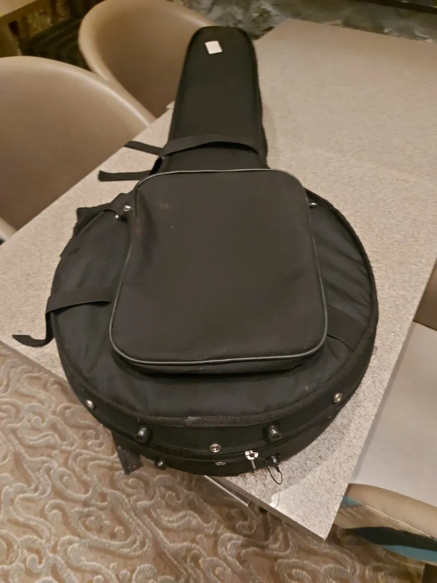 Clareen Banjo Case in New Condition - Image 3