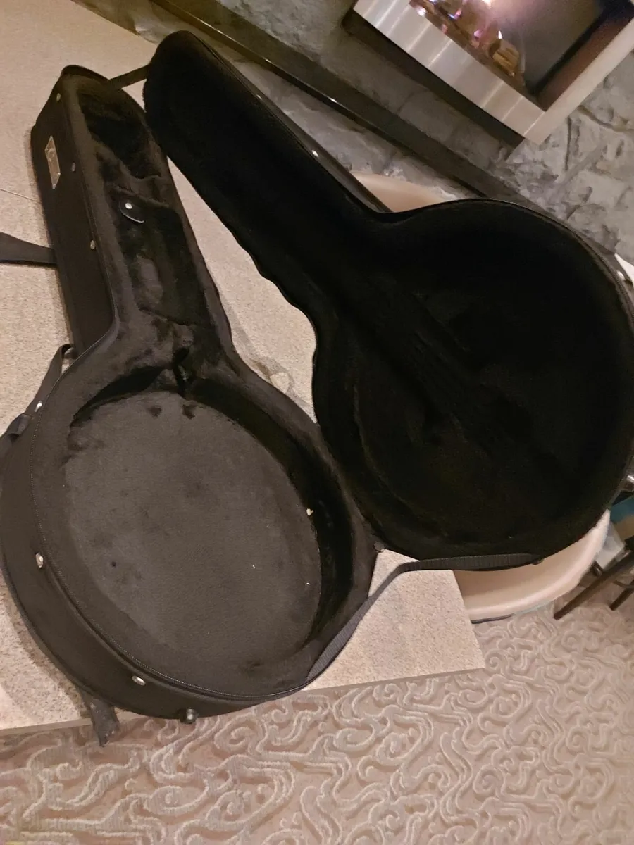 Clareen Banjo Case in New Condition - Image 2