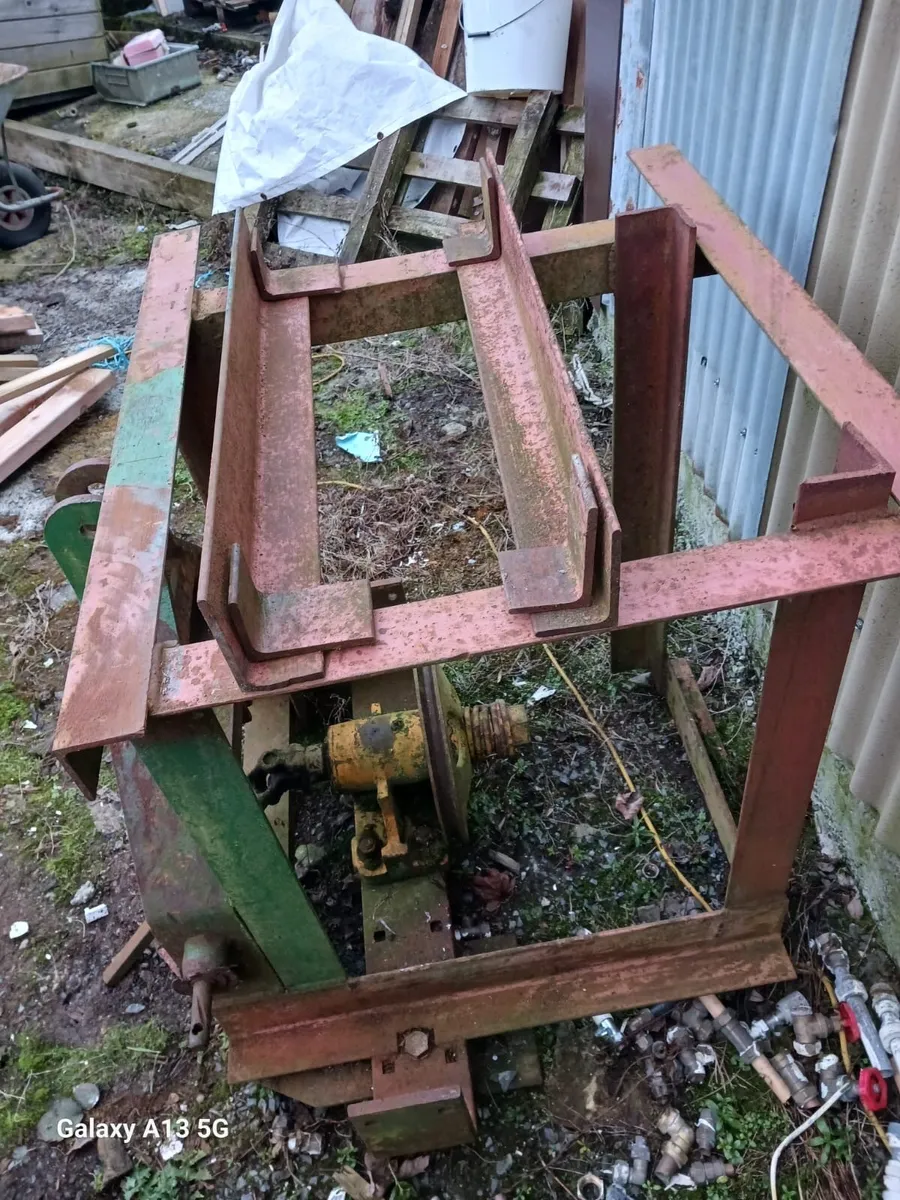 Tractor Kindling machine - Image 1