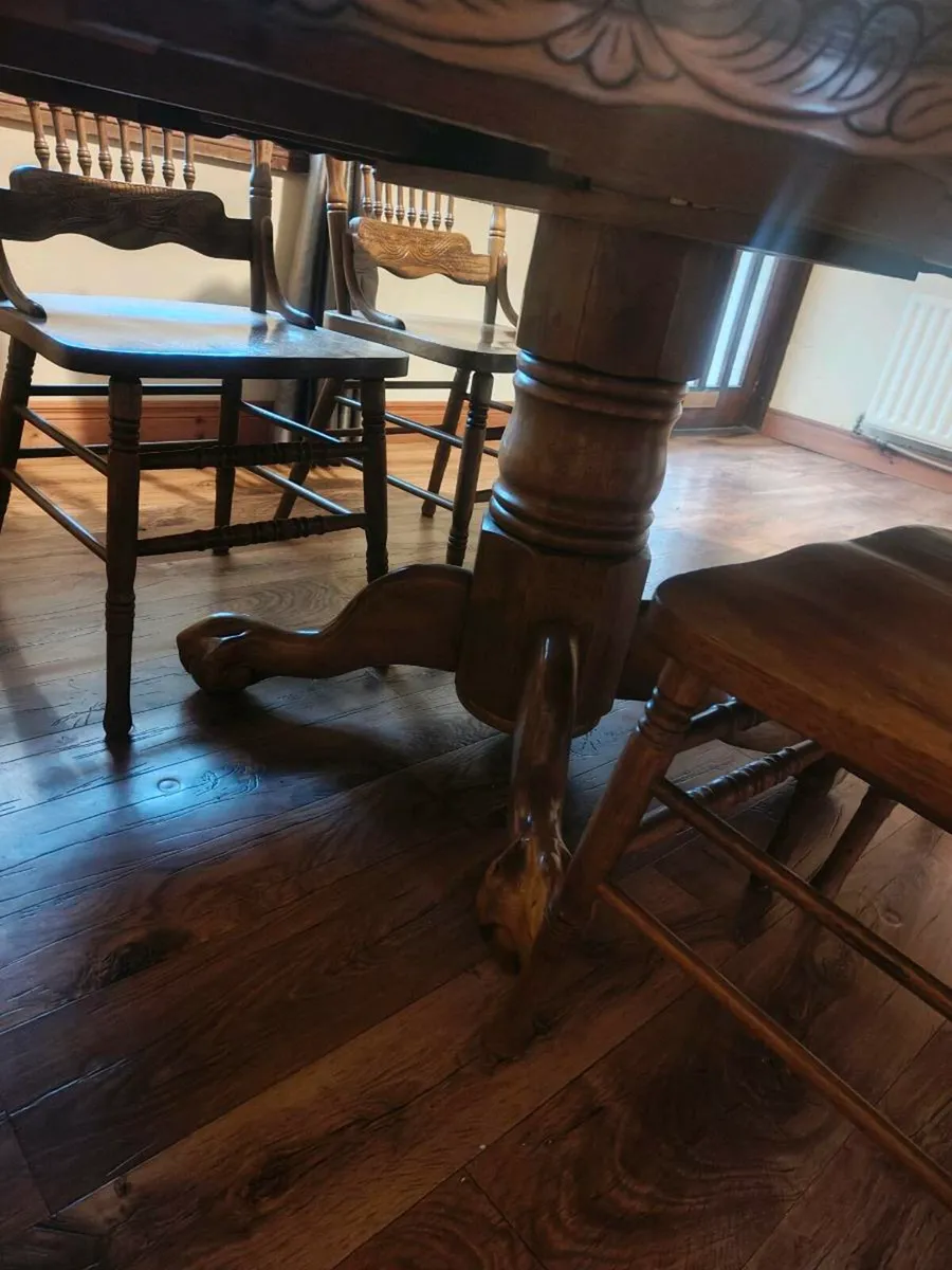 Table and chairs - Image 4