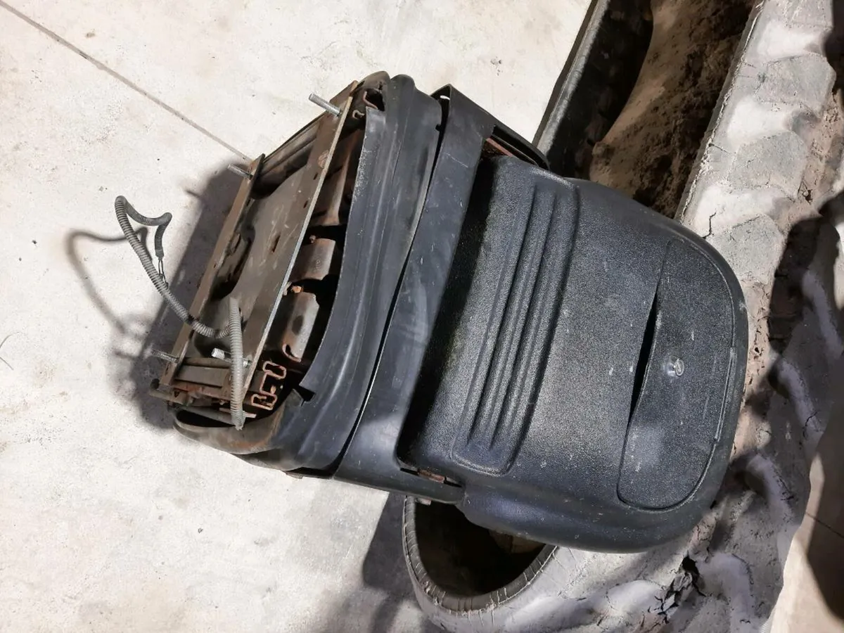 Dumper seat - Image 1