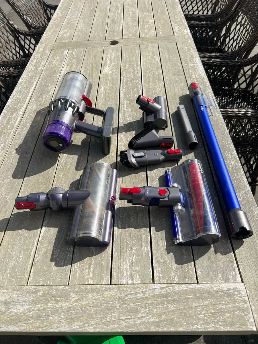 Dyson v11 absolute cordless vacuum + accessories - Image 3