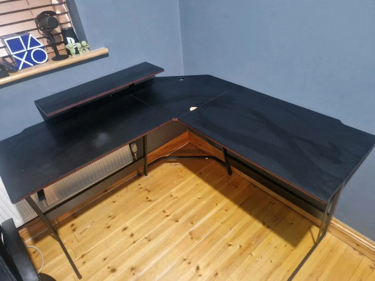 L SHAPE GAMING DESK €60 ONO! - Image 3