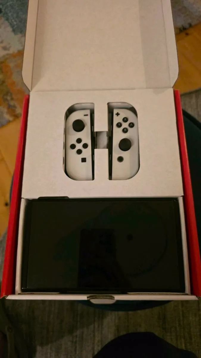 Nintendo switch OLED - Image 2