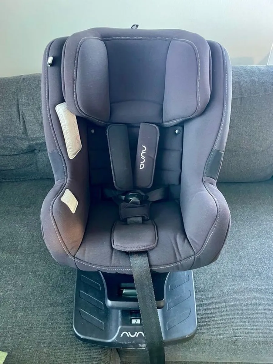 Nuna Rebl car seat - Image 1