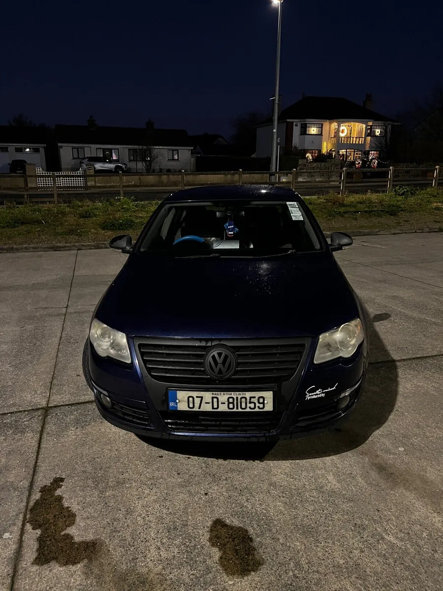 Volkswagen Passat - Image 1