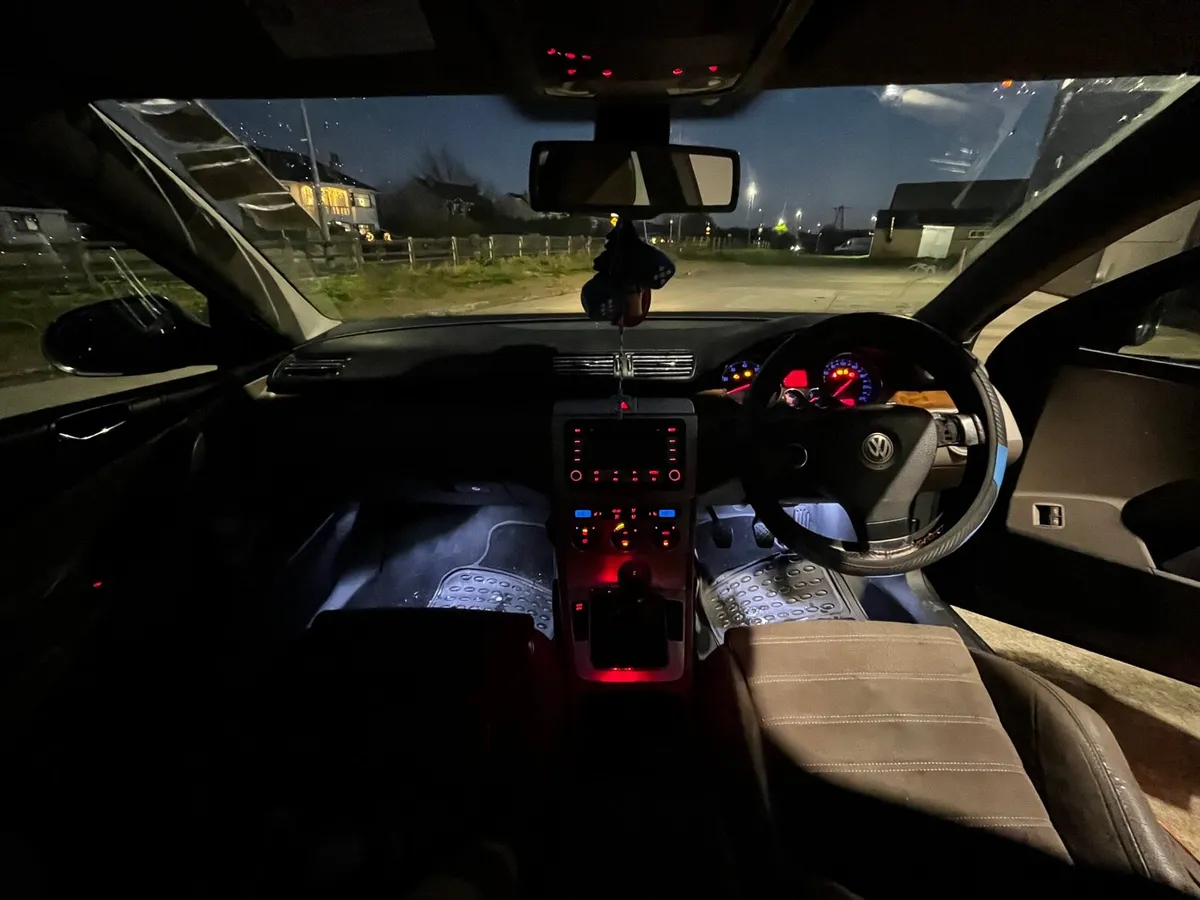 Volkswagen Passat - Image 3