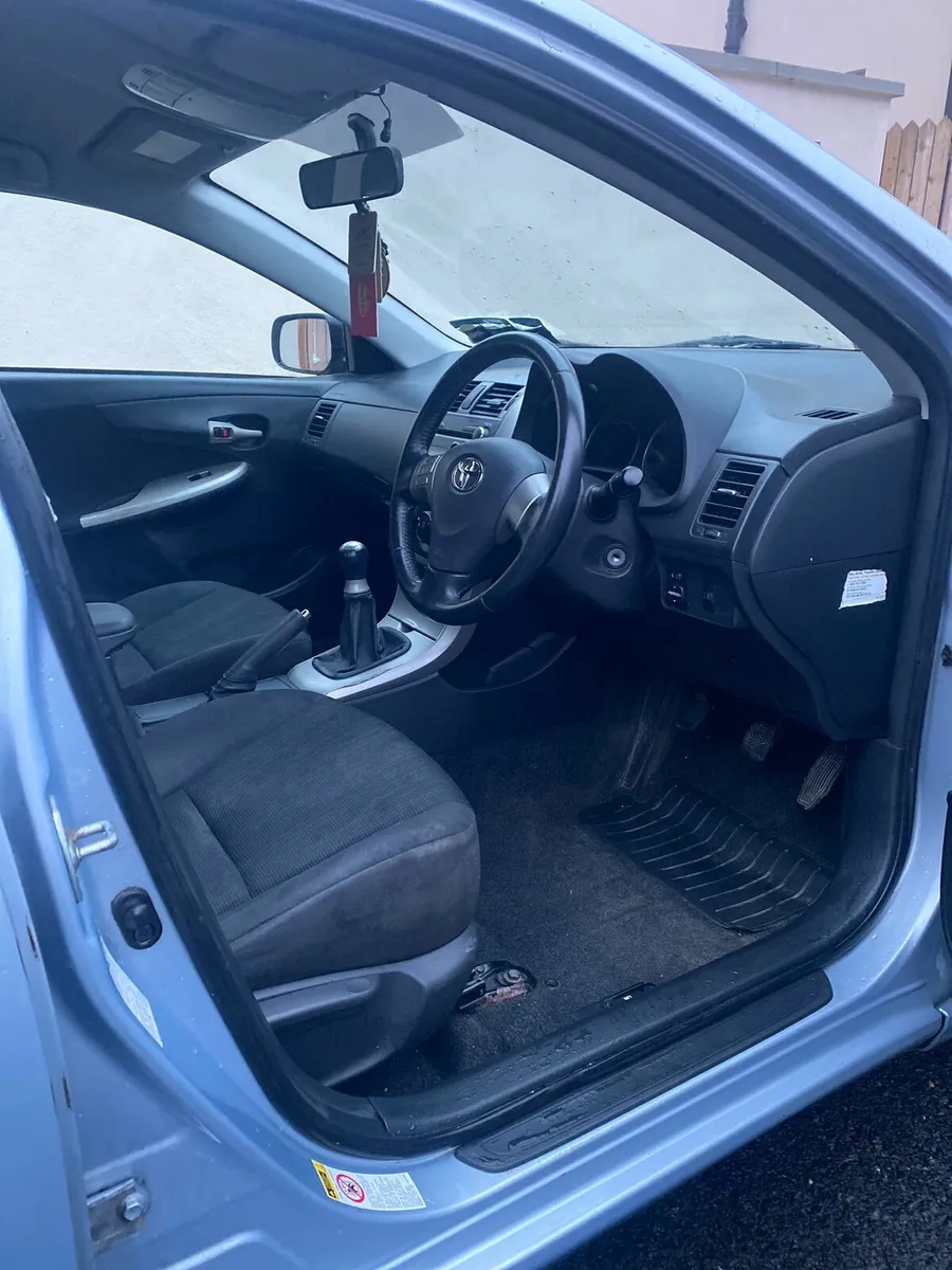 Toyota corolla 2008 - Image 4