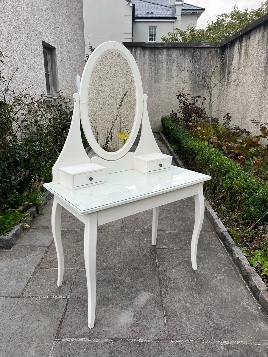 Dressing table - Image 1