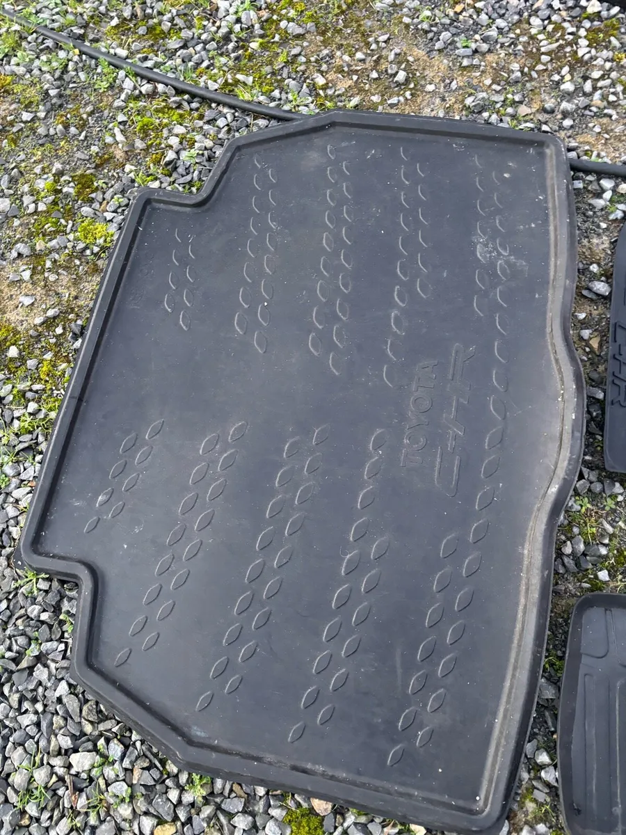 Toyota chr rubber matts - Image 3