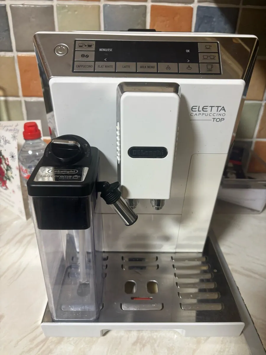 De’Longhi coffee machine - Image 1