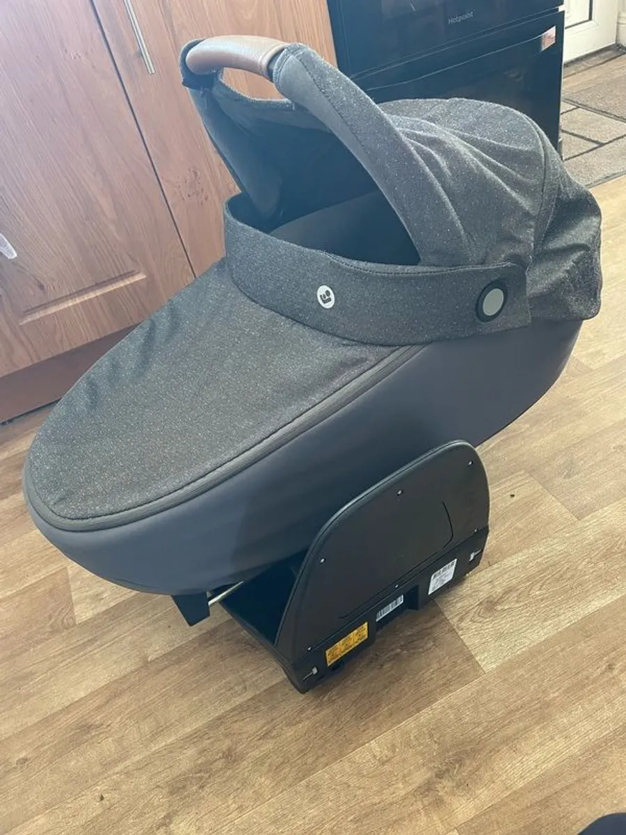 Maxi cozi jade infant carry cot - Image 1