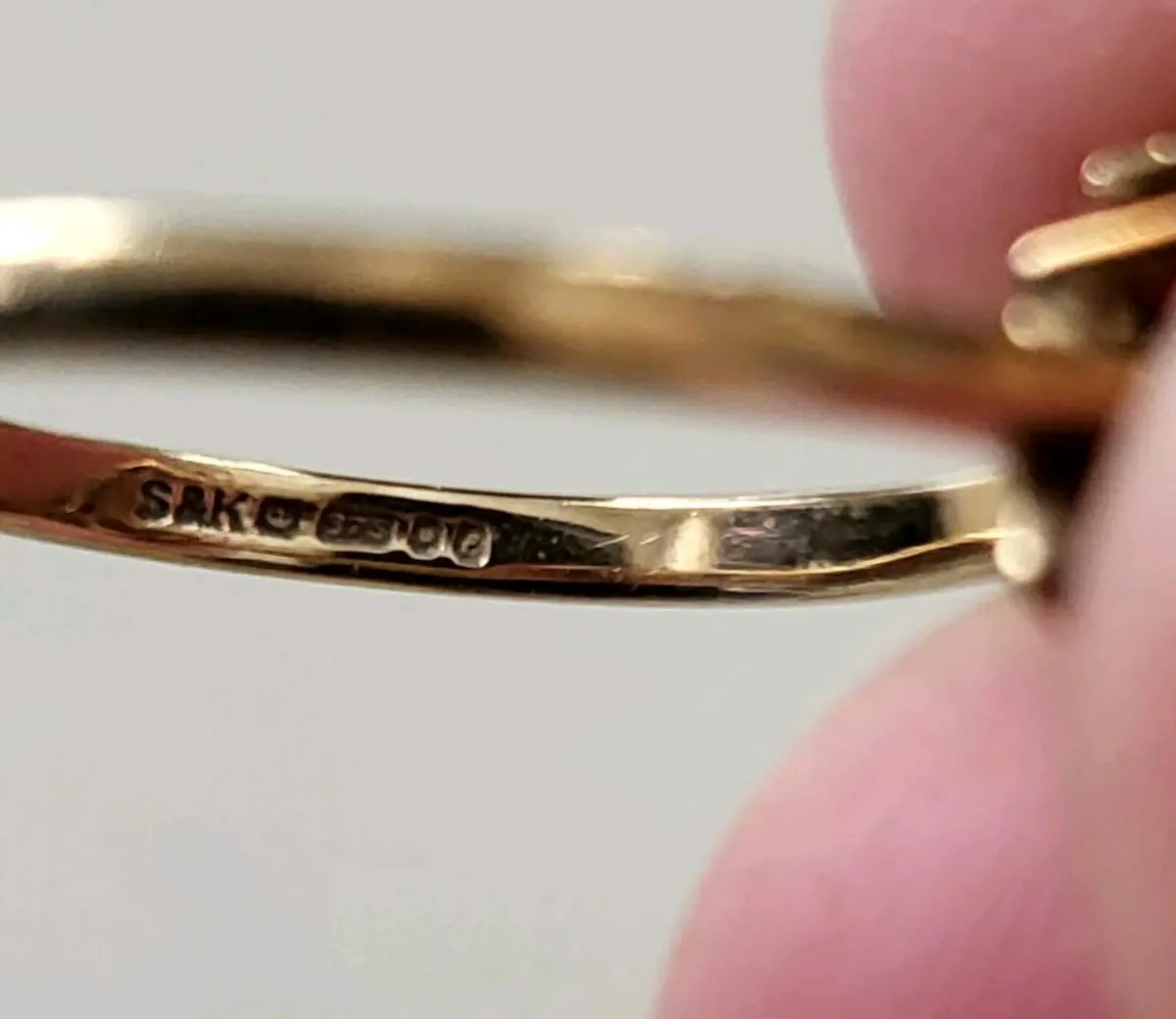 9ct Gold, Opal & Sapphire ring - Image 2