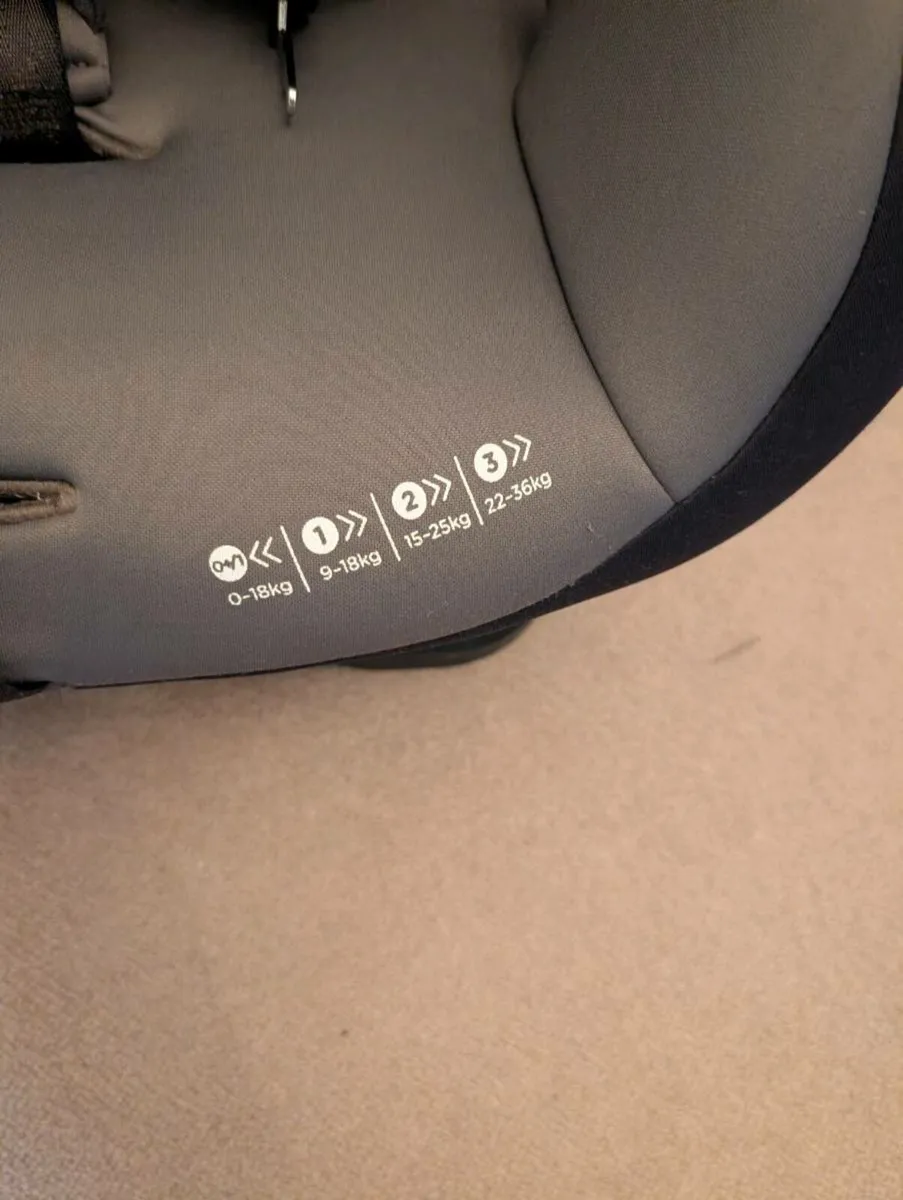 Joie Baby Car Seat - Image 3