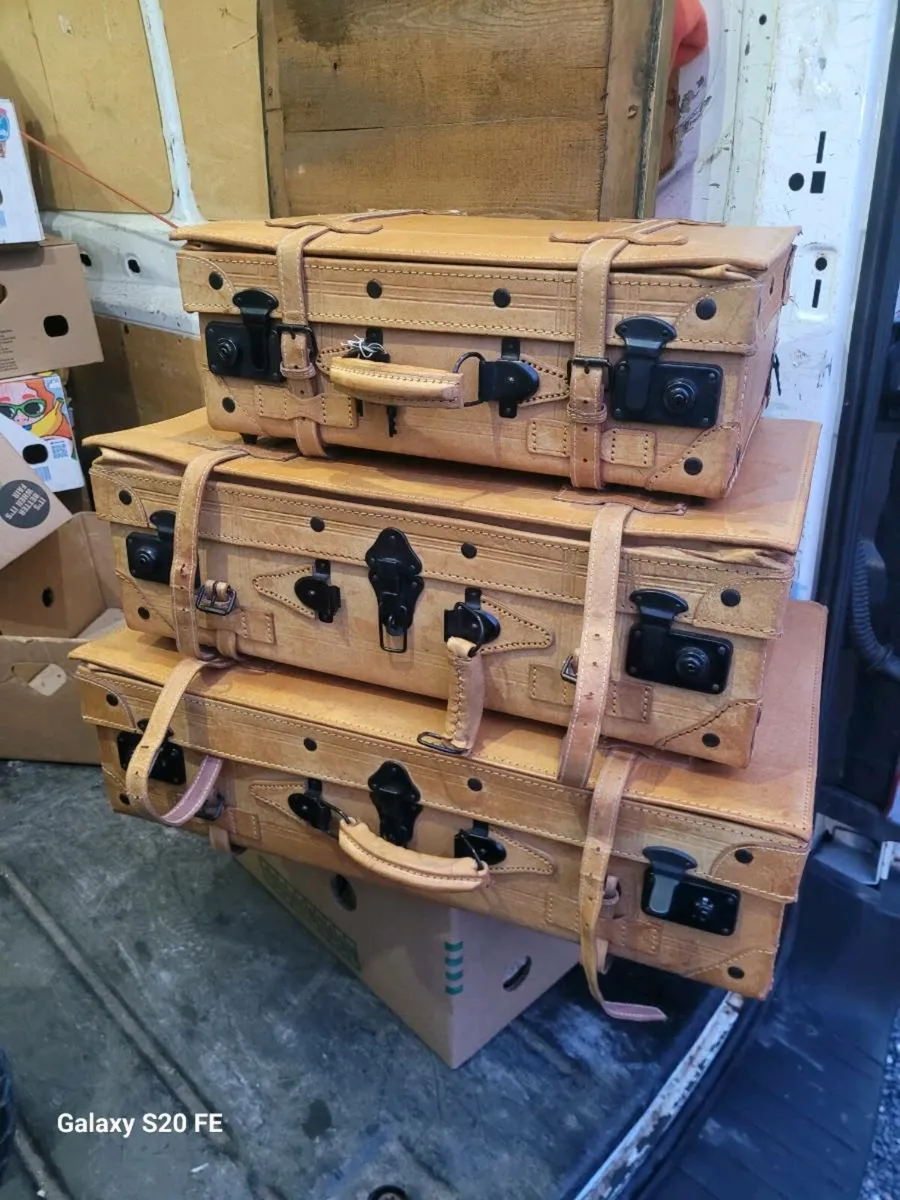 3 Vintage leather suitcases - Image 1