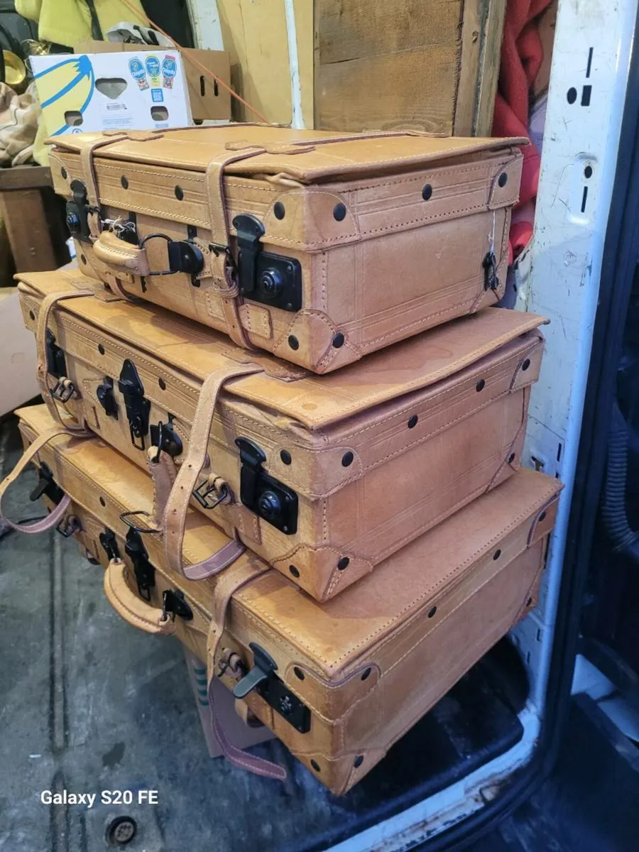 3 Vintage leather suitcases - Image 2