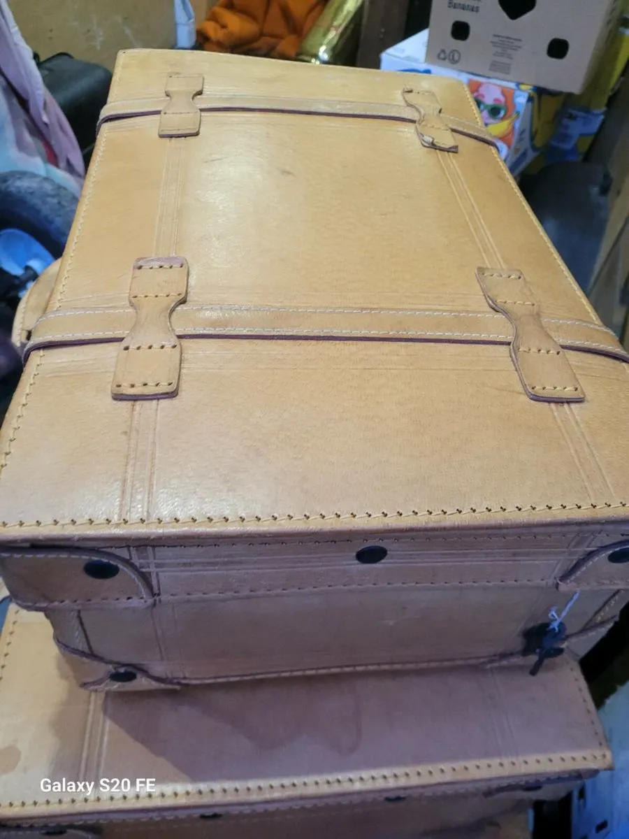 3 Vintage leather suitcases - Image 3