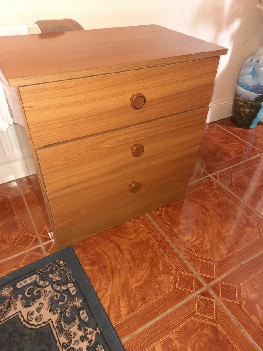 Chest of drawers - Image 1
