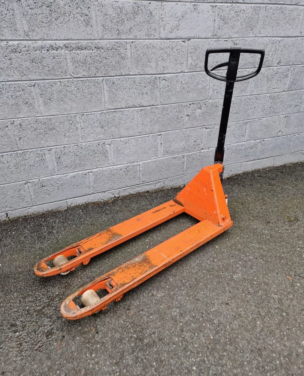 Pallet truck - Image 1
