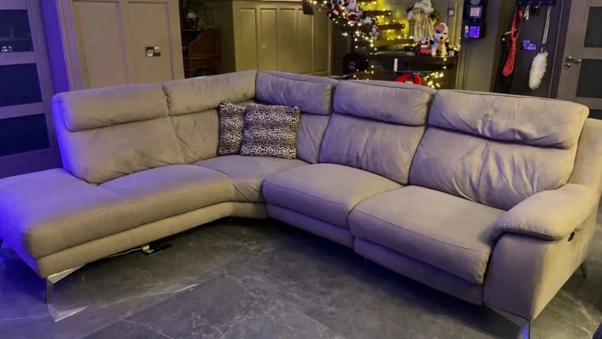 Electric Corner couch - Image 1