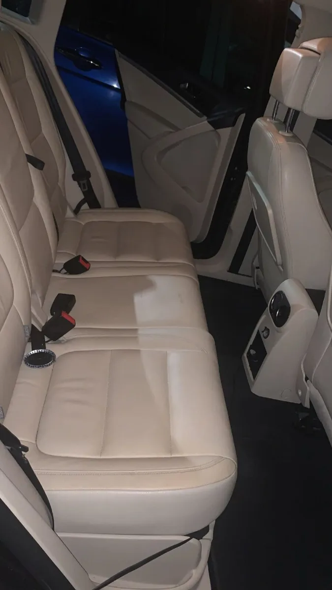 Volkswagen Tiguan 2011 - Image 2