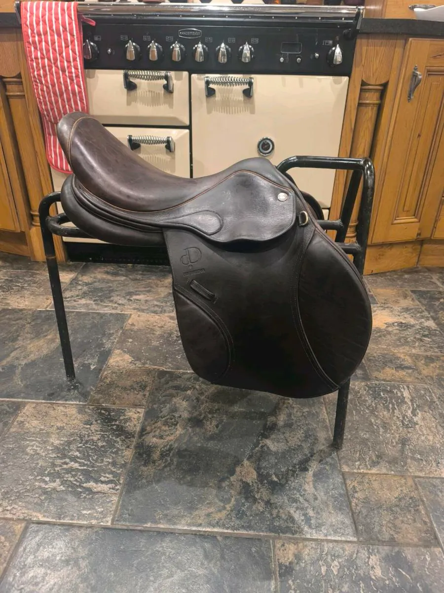 17.5 8" saddle - Image 1