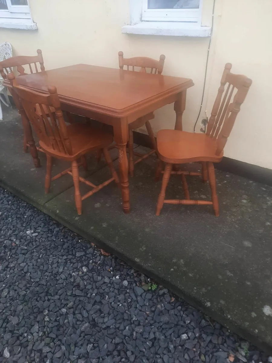 Kitchen table and chairs - Image 2