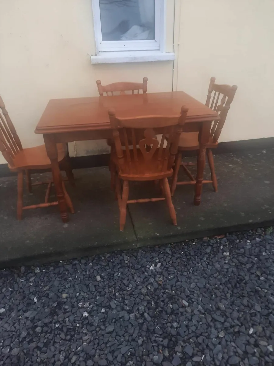 Kitchen table and chairs - Image 3