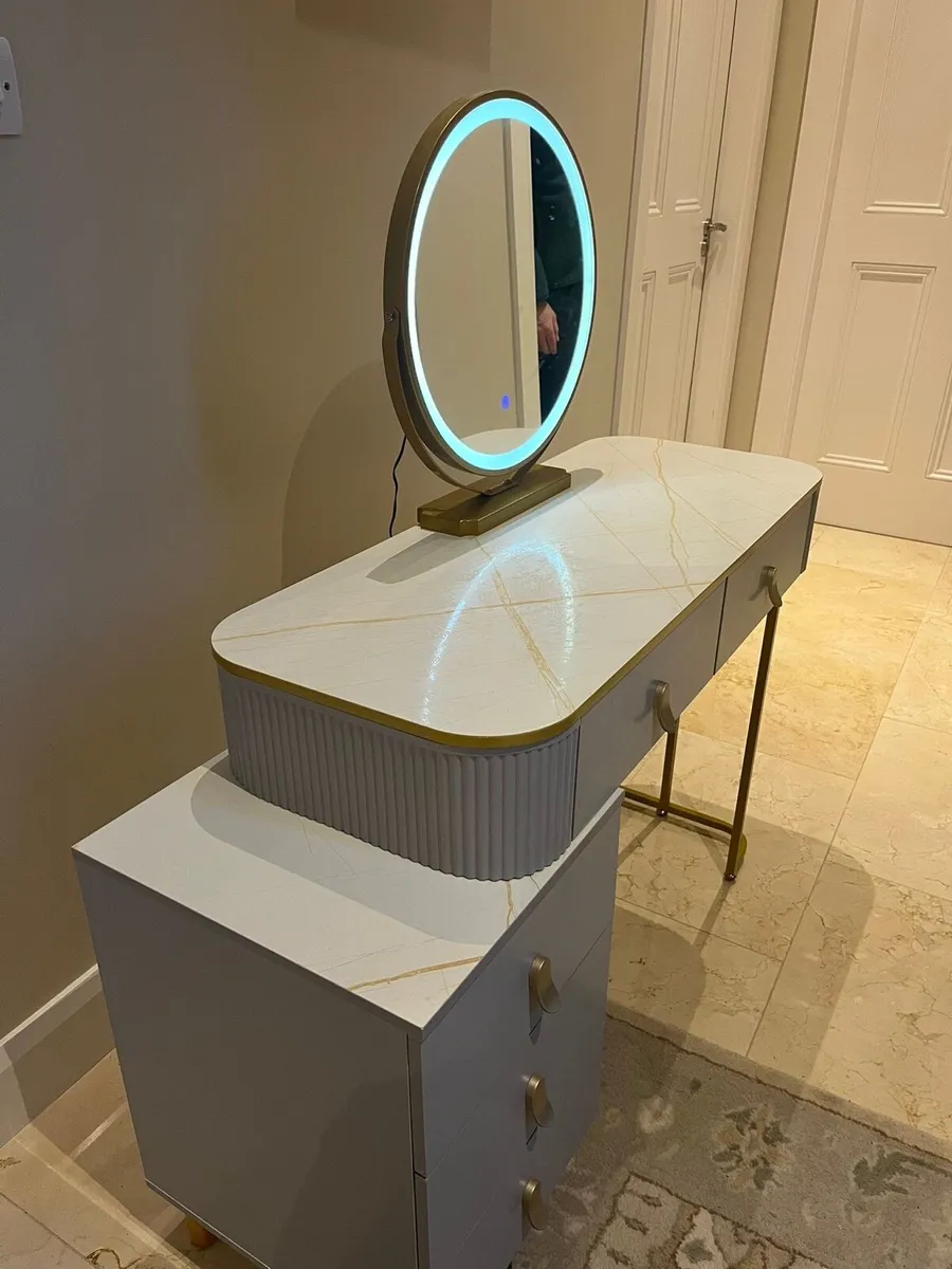 Beautiful Dressing Table and LED Mirror - Image 2