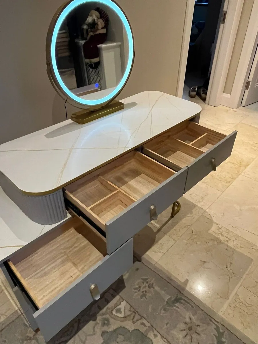 Beautiful Dressing Table and LED Mirror - Image 3