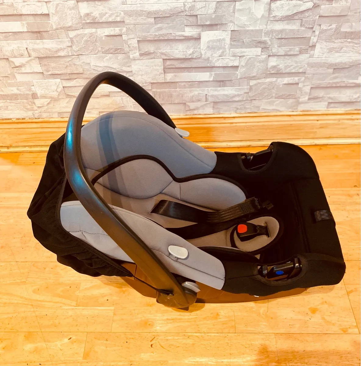 Compact Stroller with Car Seat - Image 4