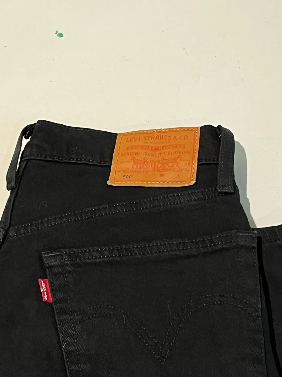 Levis 501. Black. 26x28. Button. - Image 1