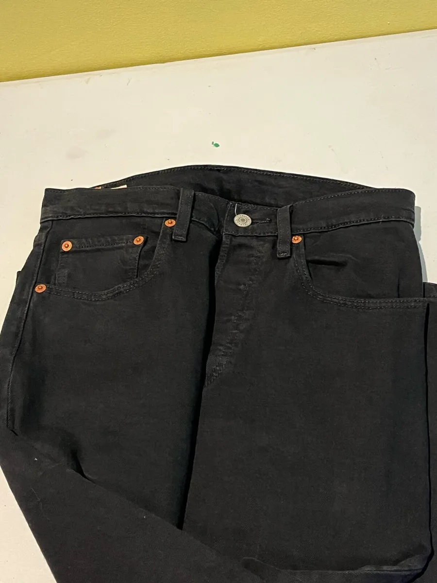 Levis 501. Black. 26x28. Button. - Image 2