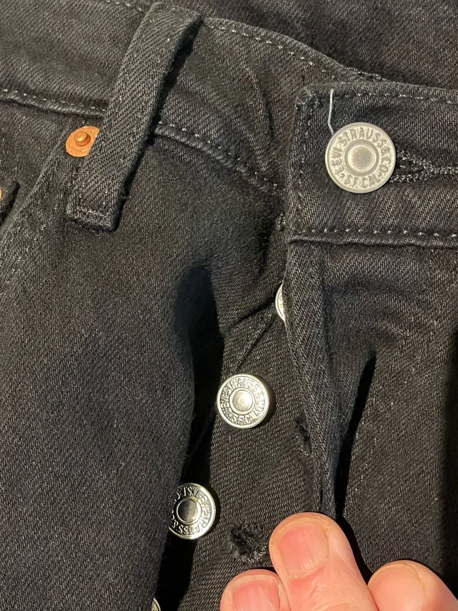 Levis 501. Black. 26x28. Button. - Image 3