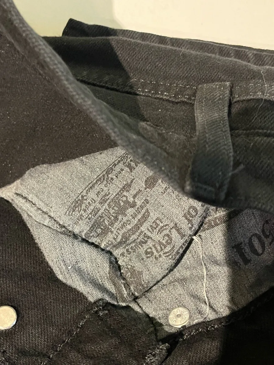 Levis 501. Black. 26x28. Button. - Image 4